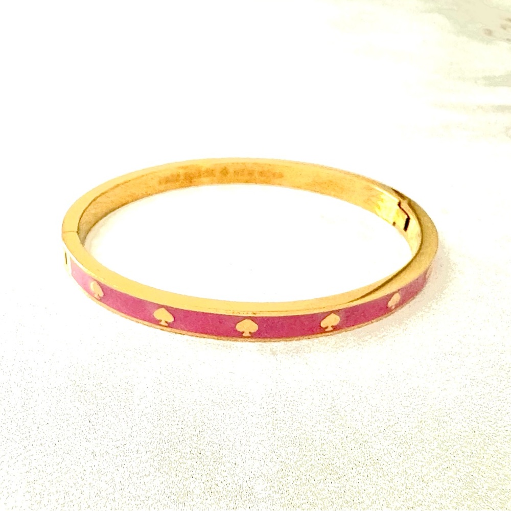 Kate Spade Spot The Spade Enamel Hinged Bangle in Candied Plum Fuchsia Pink